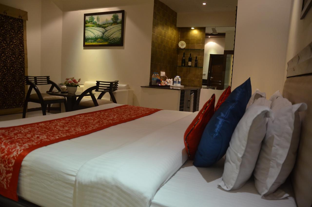 Hotel Klg International Zirakpur Exterior foto